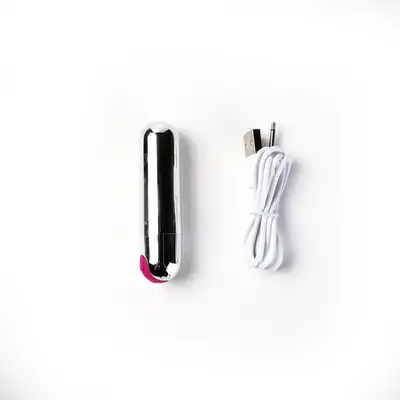 Simple Pleasure  - Mega Bullet  Mocno wibrujący pocisk. Mini wymiar. 10 programów Ładowany USB. Wodoodporny. 