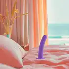 Girls Toys - Dildo Zar.  Purple Curve Anal Dildo – Zakrzywione dildo analne z mocną przyssawką. 17 cm minimalistycznej formy.