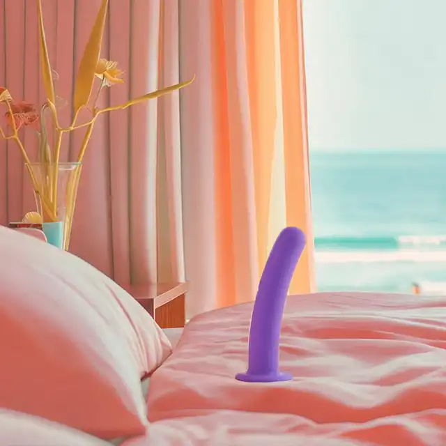 Girls Toys - Dildo Zar.  Purple Curve Anal Dildo – Zakrzywione dildo analne z mocną przyssawką. 17 cm minimalistycznej formy.