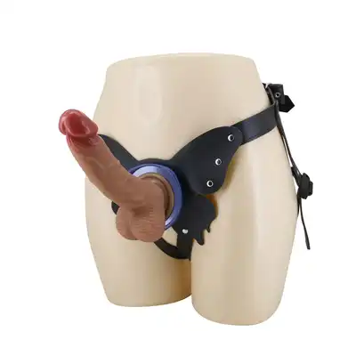 Pretty Love – Wells. Zestaw dildo 15cm z silikonową uprzężą i innowacyjnym systemem mocowania push-and-play