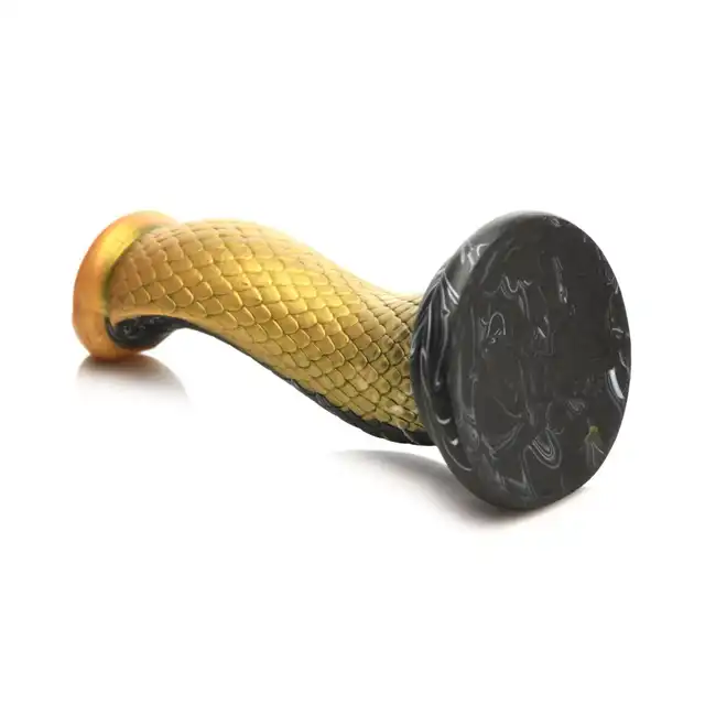 Creature Cocks – Golden Mamba Dildo. Złoto-czarna mamba w kształcie S do stymulacji G-spot i P-spot z przyssawką i kompatybilnością z uprzężą