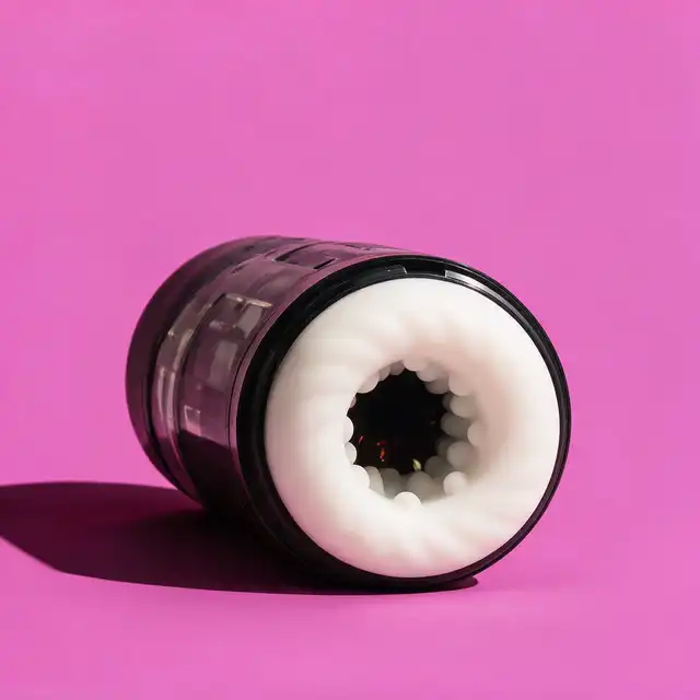 Girls Toys - Gatwick Masturbator - Nowoczesny masturbator LED z ruchem posuwisto - rotacyjnym i mocnymi wibracjami.