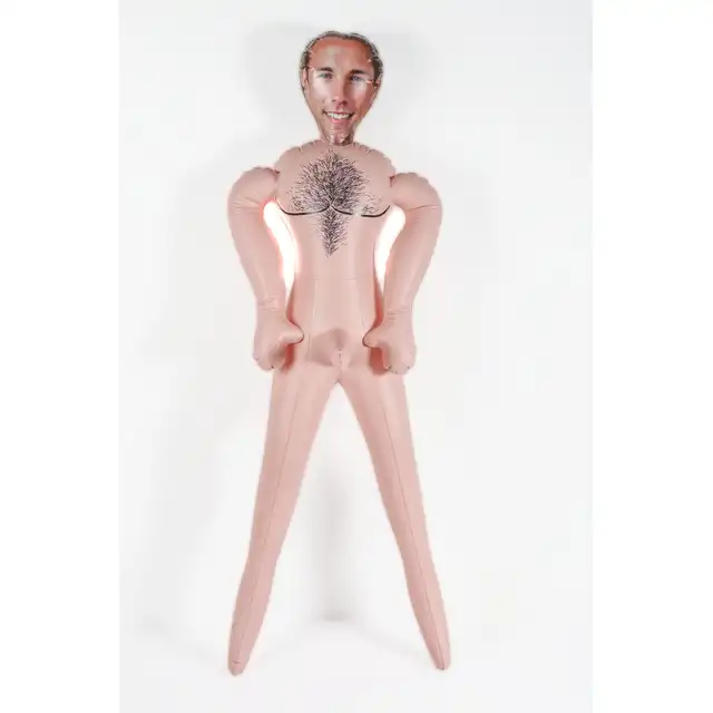 Simple Pleasure - Milo, przystojny i gotowy na wszystko model. Miłość w naturalnym rozmiarze. dmuchany penis i otwór analny