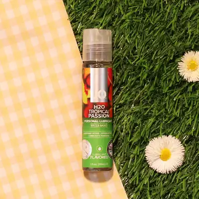 System JO - H2O lubricant Tropical 30 ml. Profesjonalny lubrykant na bazie wody o smaku owoców tropikalnych.
