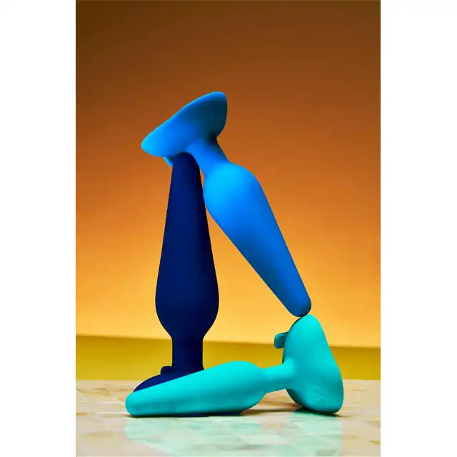 b-Vibe - Anal Training Kit 3pcs - Zestaw treningowych korków analnych o zjawiskowej kolorystyce. 3 rozmiary, mocne przyssawki, 100% silikon!
