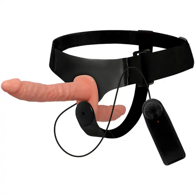 Harness Attracttion - Harris. Podwójny strap on 18 cm z wibracjami, przyjemność dla dwojga