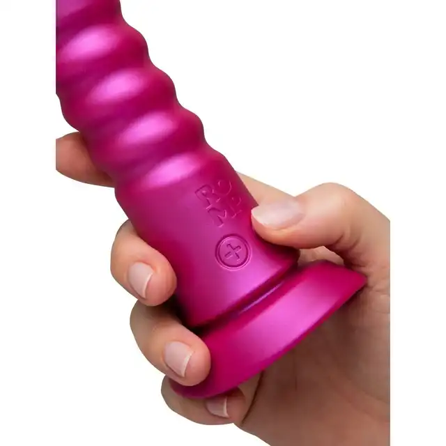 Romp - Jiggle - Nowoczesny wibrator  z rytmicznymi ruchami posuwisto-zwrotnymi. 6 poziomów prędkości oraz 4 tryby pracy, mocna przyssawka, kompatybilność z uprzężami strap-on.