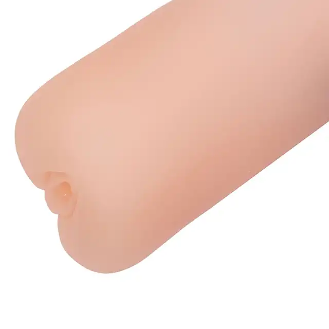Fluffy Love - Masturbator 032A - kieszonkowy masturbator - cielisty kolor, gładki, ergonomiczny kształt, który naturalnie dopasowuje się do dłoni.