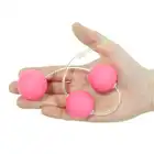 Toyz4Lovers - 3Beads Anal Beads - Eleganckie potrójne kulki analne z uchwytem. Delikatna konstrukcja i subtelny różowy kolor.