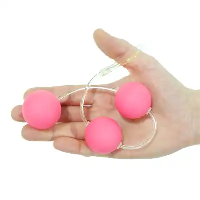 Toyz4Lovers - 3Beads Anal Beads - Eleganckie potrójne kulki analne z uchwytem. Delikatna konstrukcja i subtelny różowy kolor.