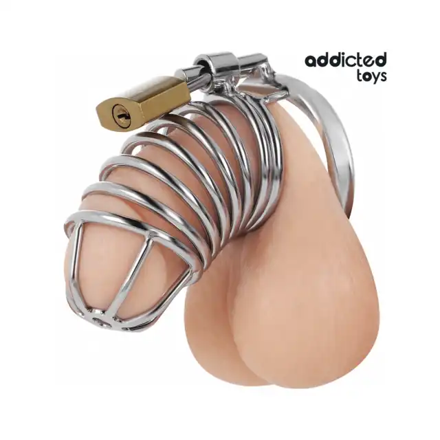Addicted Toys Locked - Iron Cell Metal Penis Cage S - Metalowa klatka na penisa z kłódką w rozmiarze S. Wytrzymała stalowa konstrukcja zapewniająca pewne dopasowanie i pełną kontrolę.