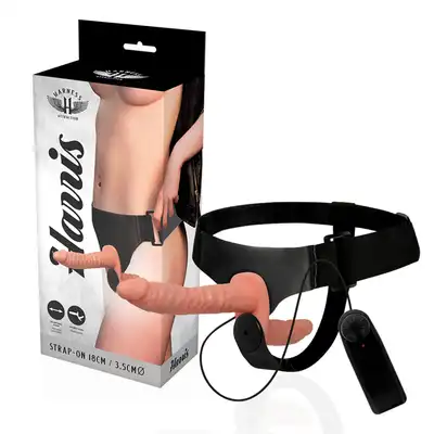 Harness Attracttion - Harris. Podwójny strap on 18 cm z wibracjami, przyjemność dla dwojga