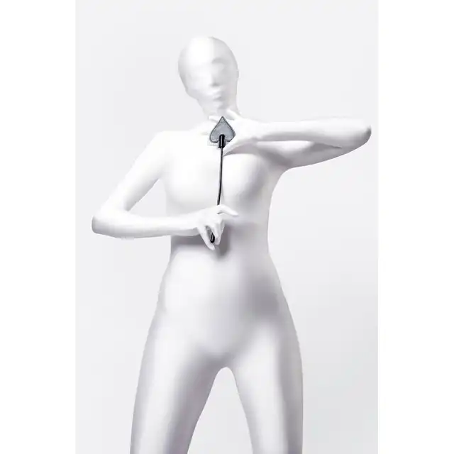 Toyfa - Anonymo No0007. Czarna zmyslowa i zakończona cropem packa.