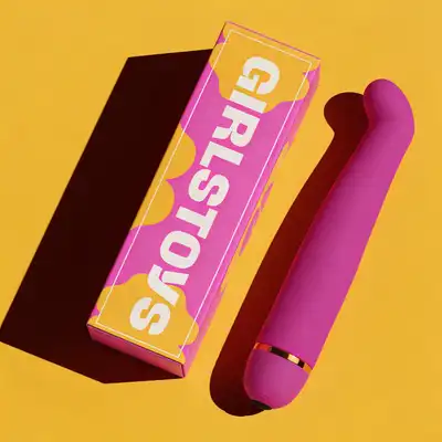 Girls Toys - Wibrator Courchevel. Różowy z zakrzywioną końcówką do stymulacji punktu G. 10 funkcji wibracji i jedwabiście miękki silikon! PHTOY57 