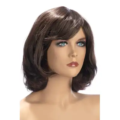 World Wigs - Victoria kasztanowa średniej długości perka. Falowane włosy z grzywką. 