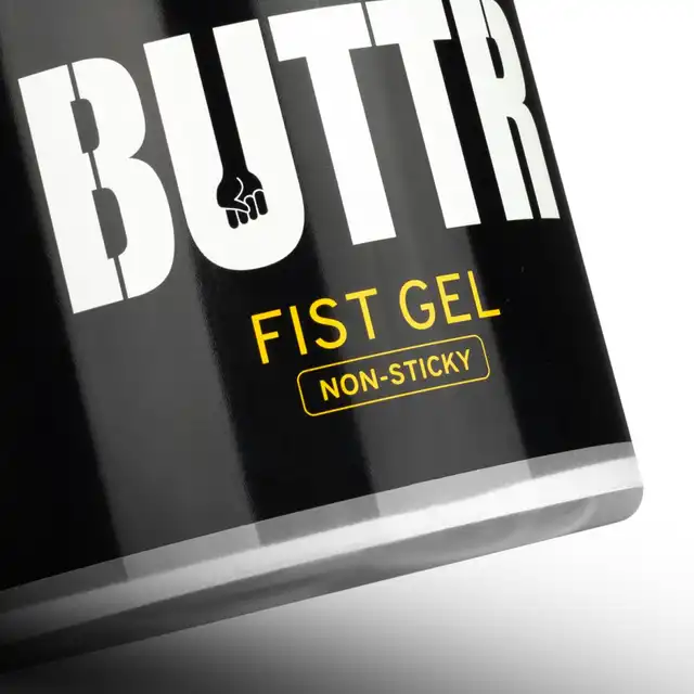 Buttr – Transparent Fisting Gel Non-Sticky 500 ml. Gęsty, transparentny lubrykant do fistingu o formule bez lepkości. Czysty poślizg