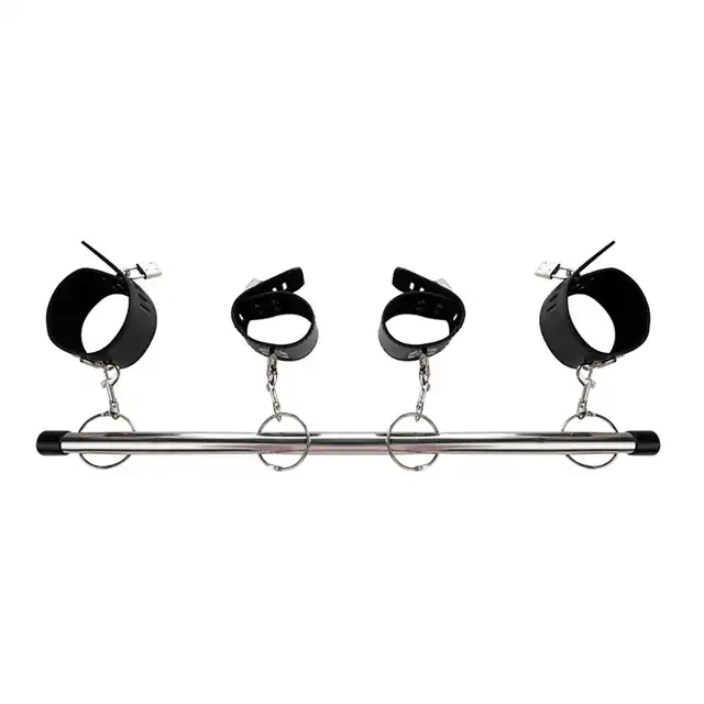 Fantasy Fetish - Spreader Bar and Cuff Set - Rozpórka z kajdankami na nadgarstki i kostki. Metalowa rozpórka z czterema regulowanymi kajdankami, stworzona do krępowania nadgarstków i kostek podczas zabaw bondage.