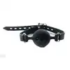 Fetish Fantasy Breathable Silicone Ball Gag – Oddychający knebel z silikonową kulą o średnicy 4 cm i regulowanym paskiem.