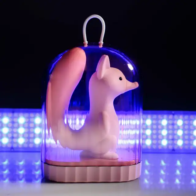 Bseries - Squirrel Smart Tail. Sterowana aplikacją przesłodka wielofunkcyjna wiewiórka.