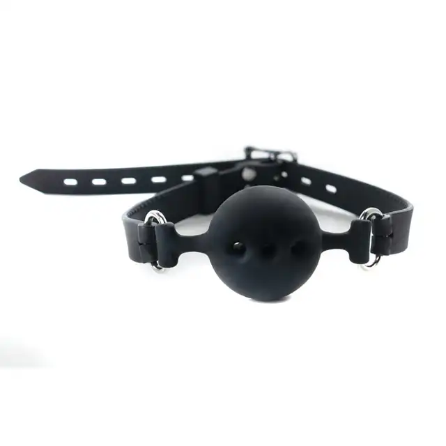 Fetish Fantasy Breathable Silicone Ball Gag – Oddychający knebel z silikonową kulą o średnicy 4 cm i regulowanym paskiem.