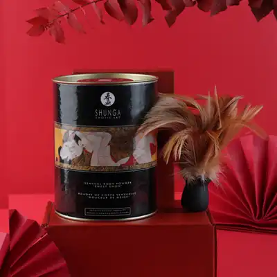 Shunga - Body Powder Honey. Rozpalający zmysły, smakowy puder do ciała. Jedwabista otulająca konsystencja. Sprawdź jak pysznie smakuje rozpalone pożądaniem ciało
